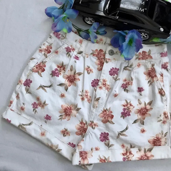 American Eagle NWOT Denim Floral Mom Shorts Women 2 - Picture 3 of 10